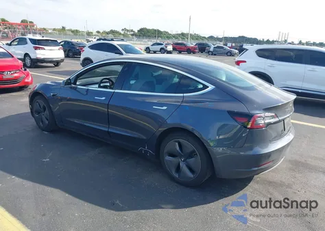 2020 Tesla Model 3 Standard Range Plus Rear-Wheel Drive/Standard Range Rear-Wheel Drive z USA, uszkodzony, nr VIN 5YJ3E1EA8LF634555